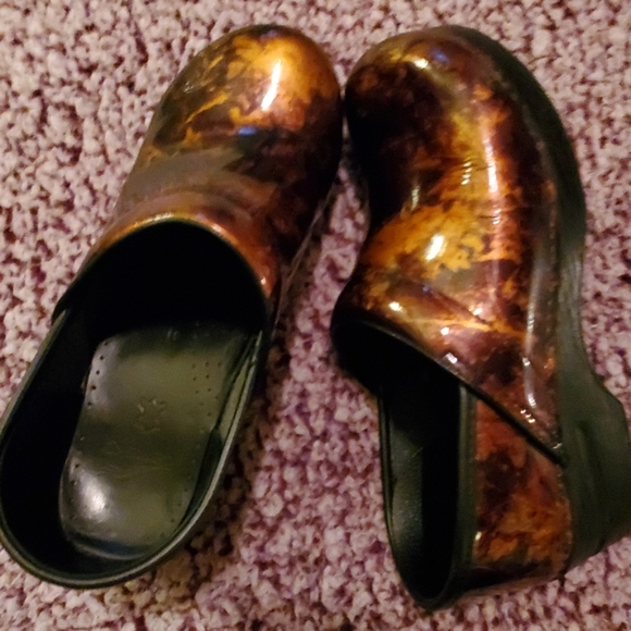 Shoes - Picture 1 of 8